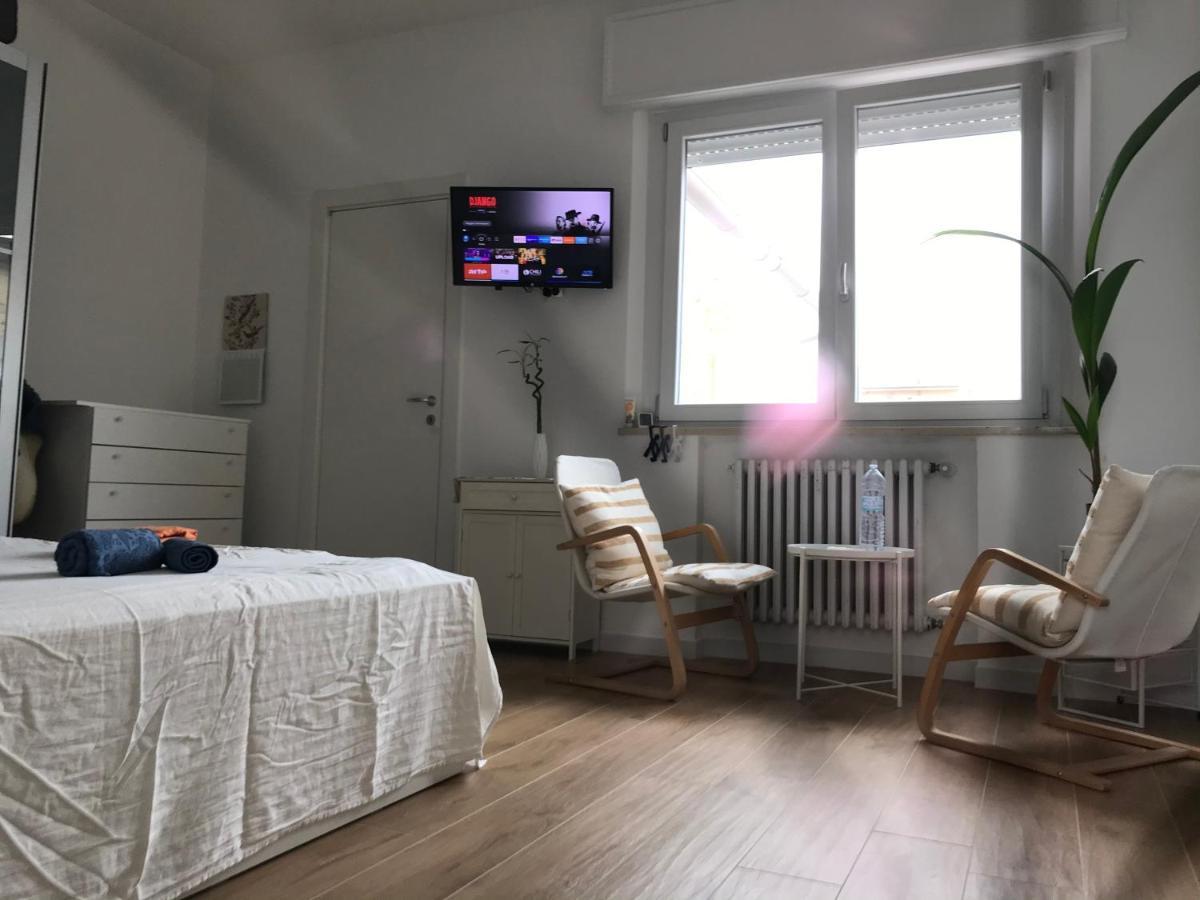 Stanza E Bagno Privato, Idromassaggio Con Extra Fee, In Appartamento Феррара Экстерьер фото
